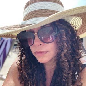 Meet your Posher, Suzanne